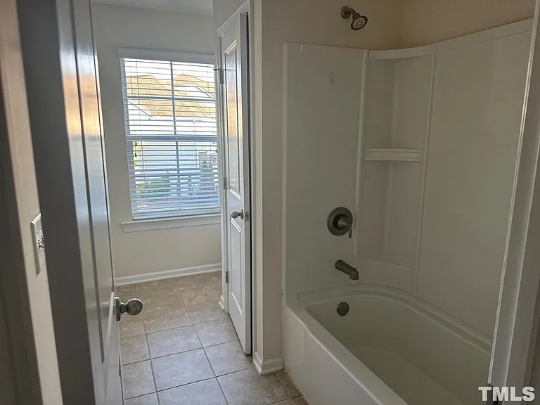 145 Begen St — Photo 23