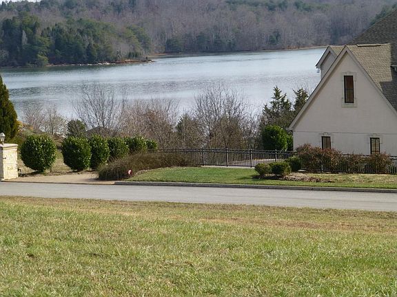 2nd image of 120 Starling Dr