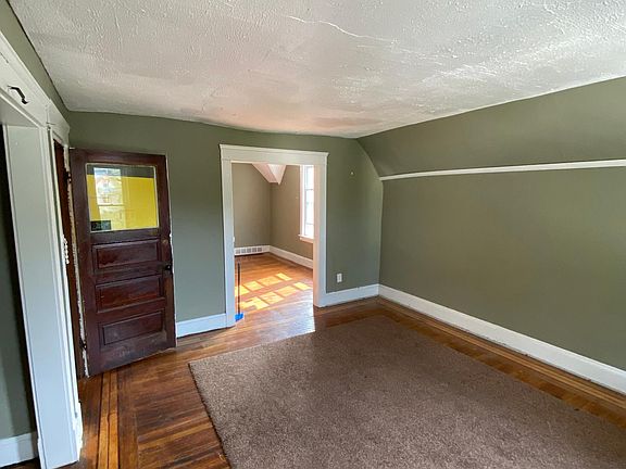4th image of 667 E 94th St #Up