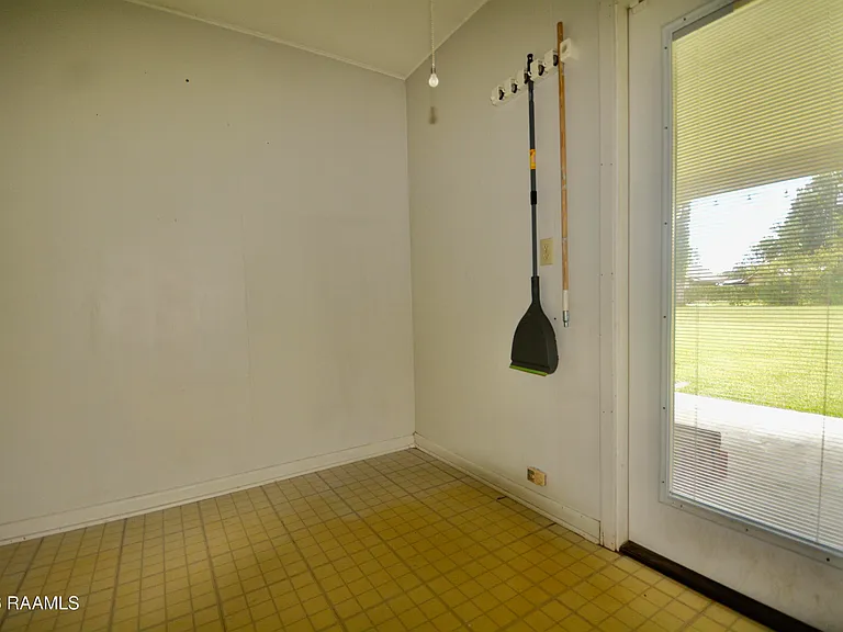 101 Boxwood Dr — Photo 13