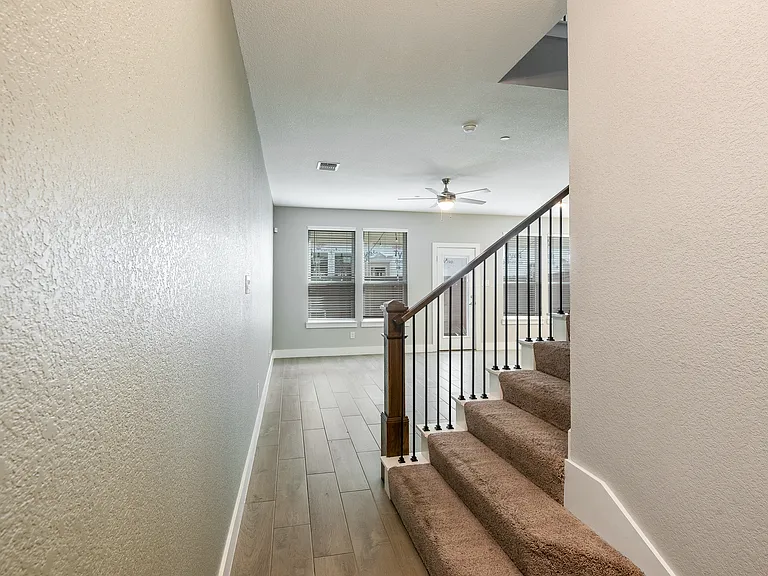 2133 Lovedale Ave #204 — Photo 23