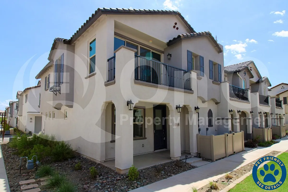 3 bed, 2.0 bath, 1310 sqft, $2,000 — Photo 1