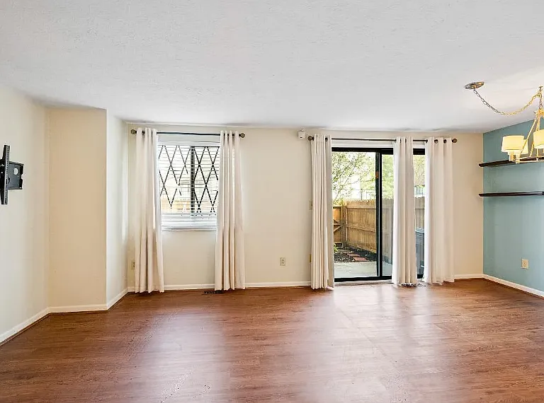 460 Dartmouth Cir #460 — Photo 5