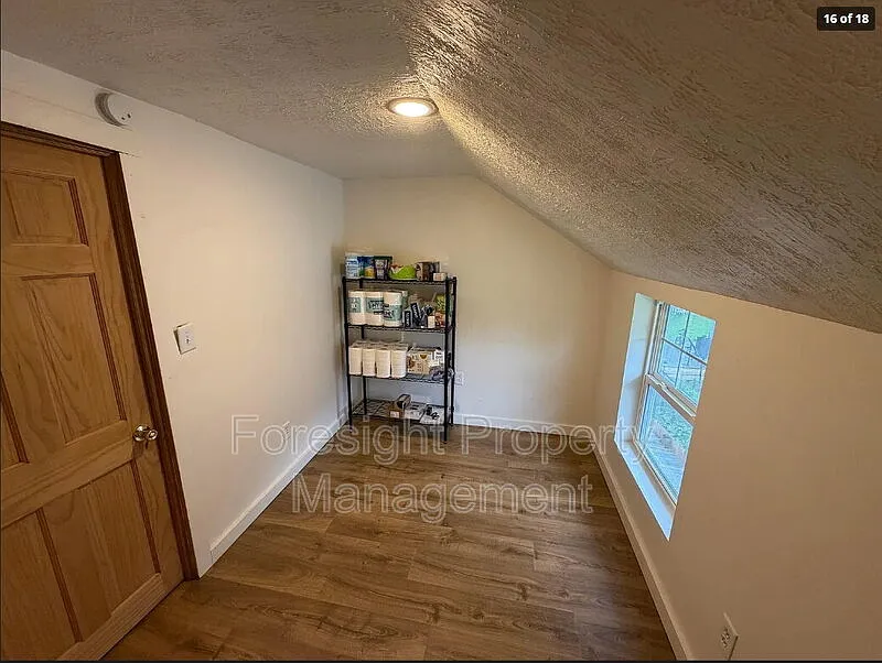 3 bed, 1.0 bath, 1395 sqft, $1,795 — Photo 4