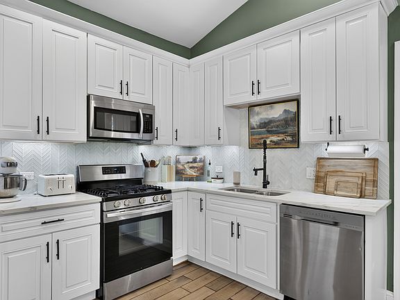 3rd image of 7303 Oakwood Ave