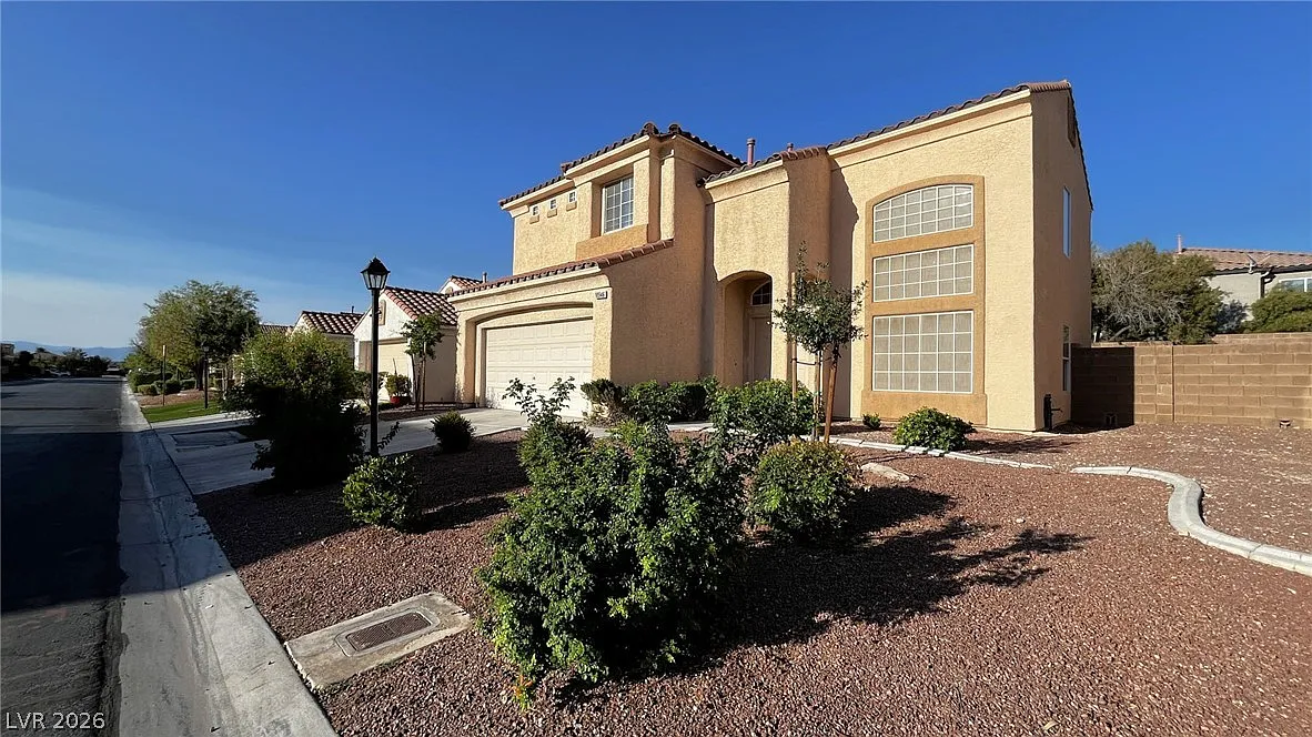 3 bed, 2.5 bath, 1879 sqft, $1,950 — Photo 2