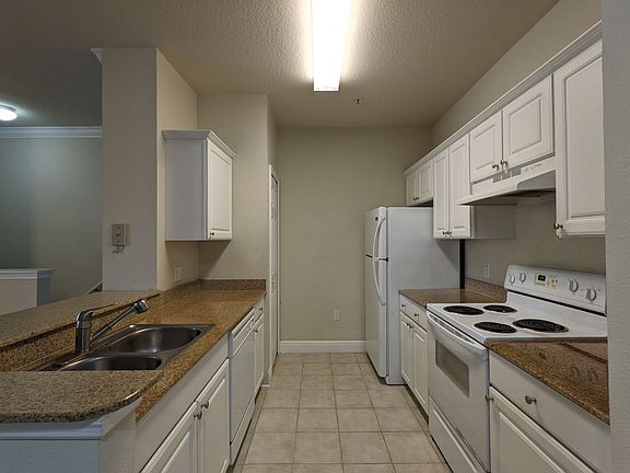 3rd image of 304 Southern Pecan Cir Unit 202