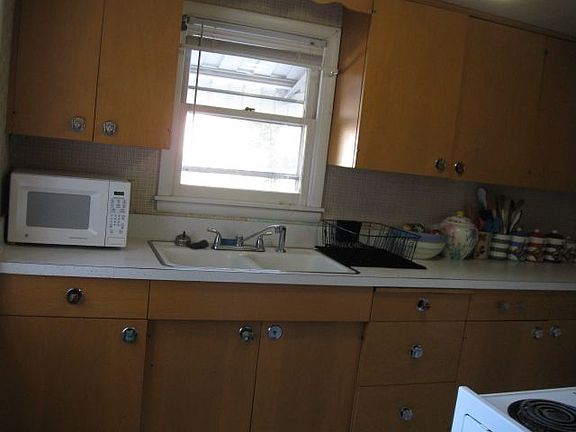 2nd image of 220 Parkway St