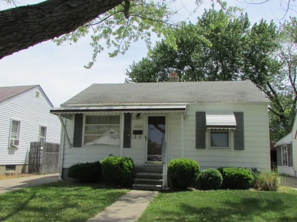 25316 Culver St, Saint Clair Shores, MI 48081