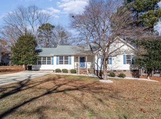 700 Mossburn Ct, Fuquay Varina, NC 27526