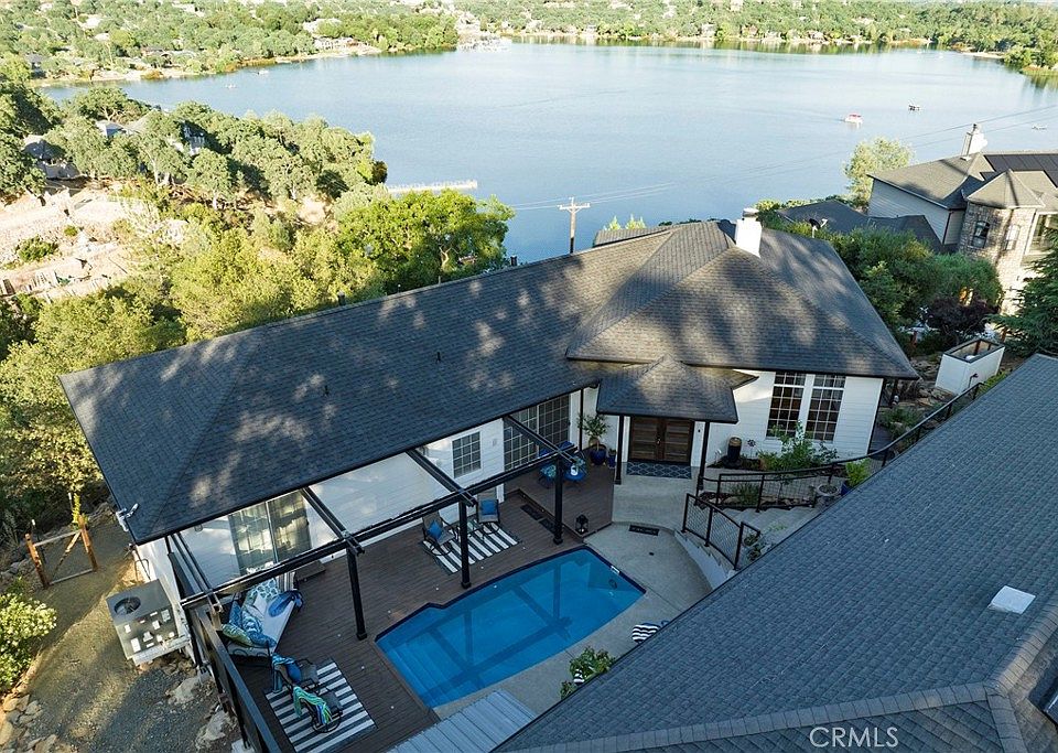 1st image of 16975 Knollview Dr