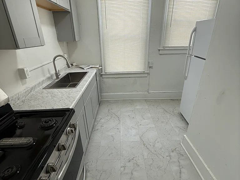 98 S Edith St #202 — Photo 3