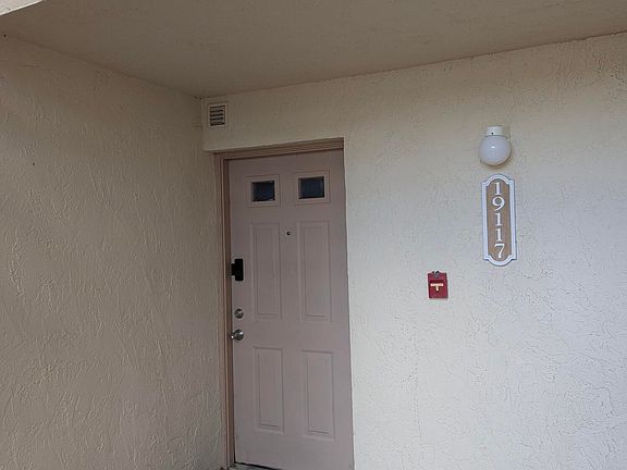 4th image of 19117 Glenmoor Drive