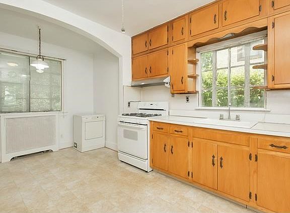 5th image of 14 Oakridge Pl