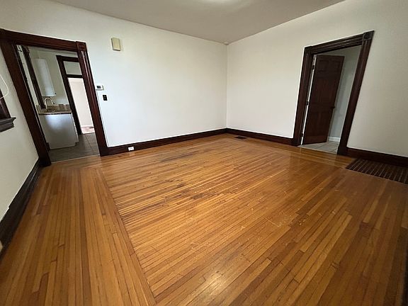 2nd image of 200 Kentucky Dr #1