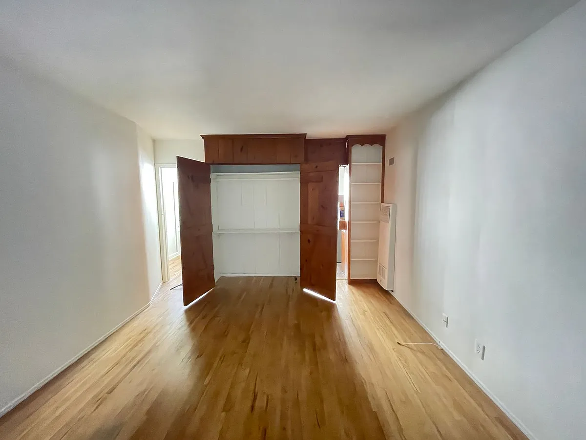 Building Photo - 15011 Dickens St