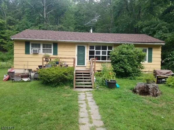 929 Plymouth Lake Dr E, Newton, NJ 07860