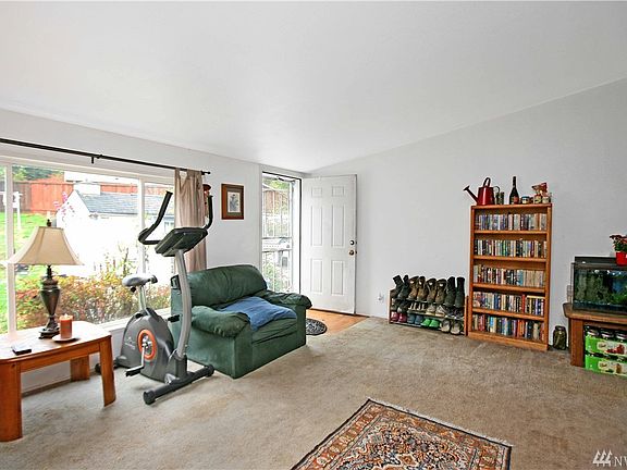 2nd image of 13980 Klahanie Ln SE