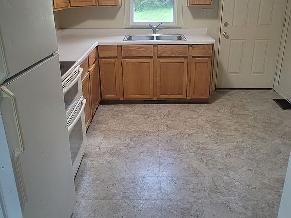 3rd image of 805 River St