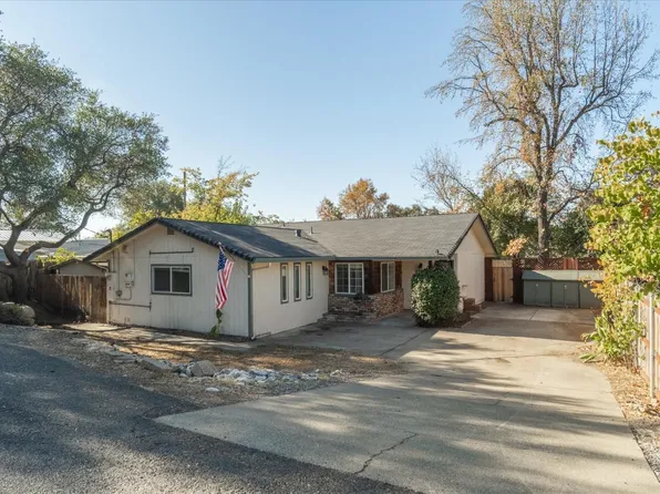 689 Gardner Ln, Angels Camp, CA 95222