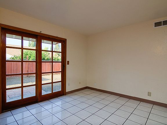 5th image of 1737 Daniel Maloney Dr
