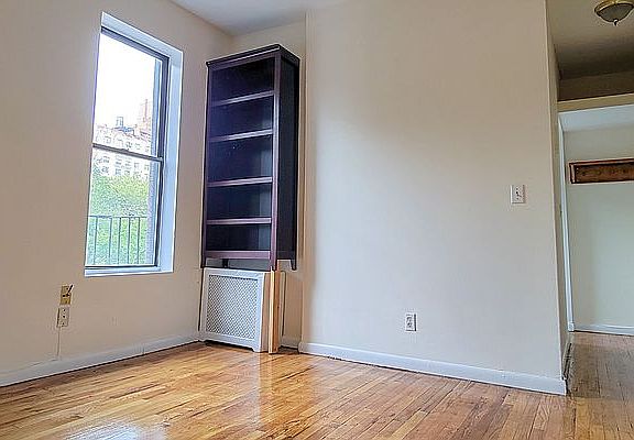 2nd image of 172 W 77th St #B3