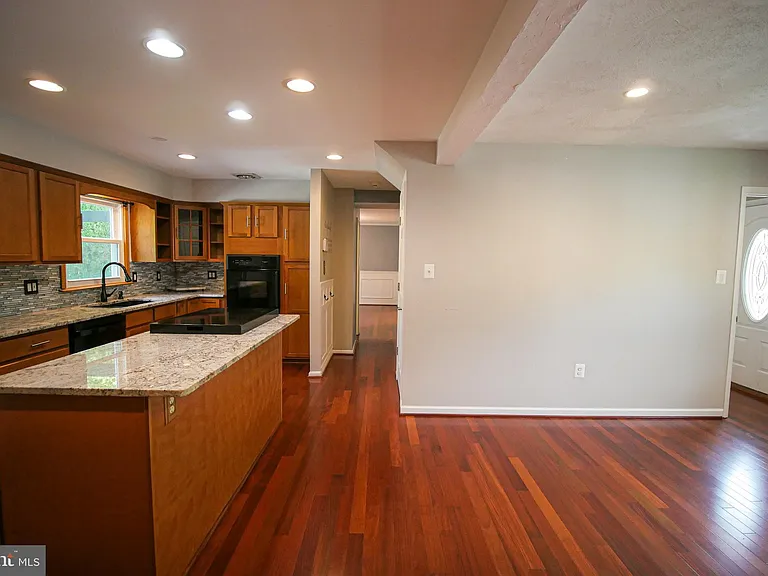 13210 Nickleson Dr — Photo 8