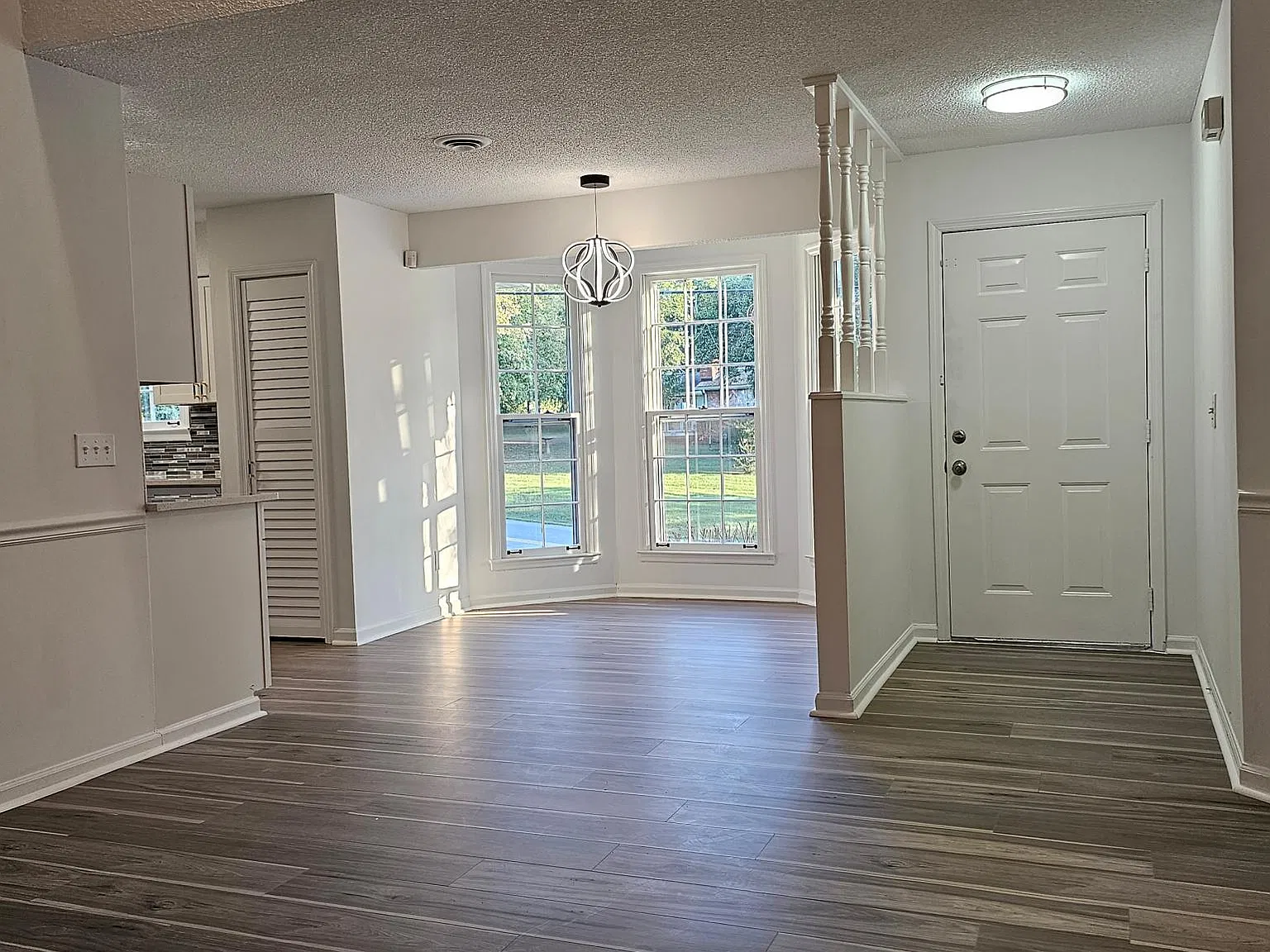 3 bed, 1165 sqft, $2,300 — Photo 2