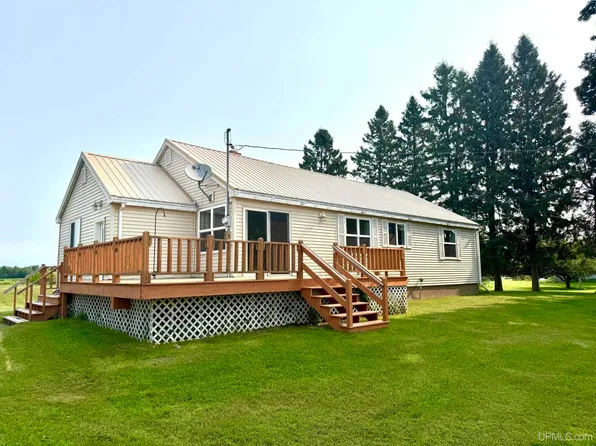 13979 Arnheim Rd, Pelkie, MI 49958