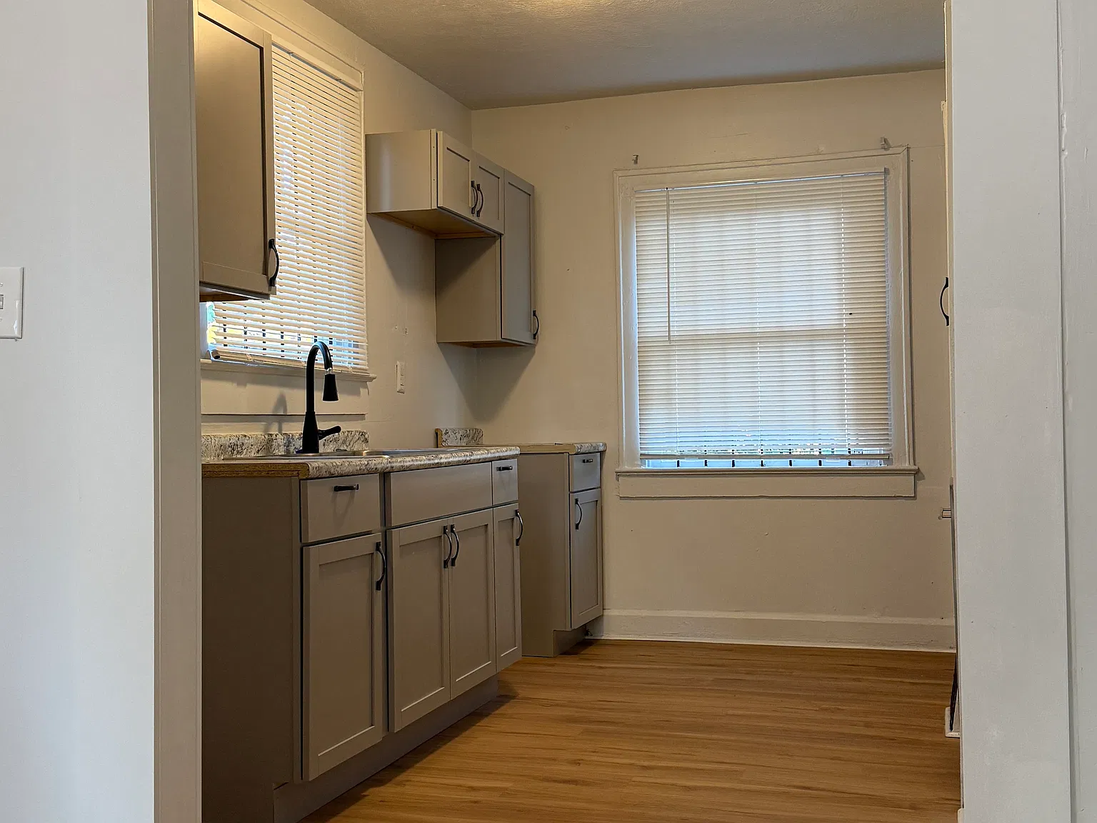3419 N Kenwood Ave — Photo 3