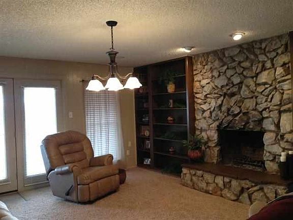 4th image of 400 Diamondhead Dr