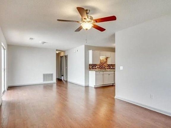 3rd image of 1105 Mockingbird Ln