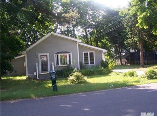 60 Duke St, Deer Park, NY 11729
