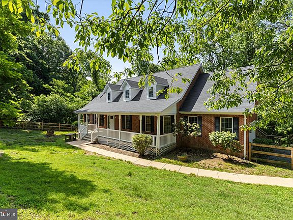2nd image of 2731 Vivians Way