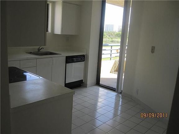 5th image of 3300 NE 191st St APT 507