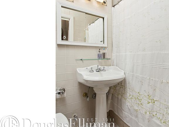 5th image of 320 E 83rd St APT 1C