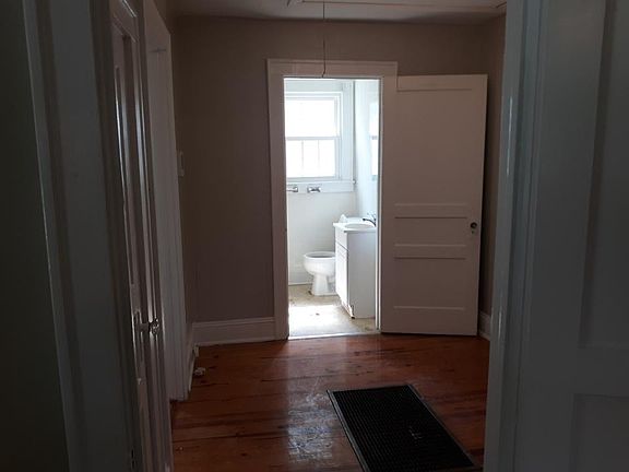 4th image of 423 Plowden Ave