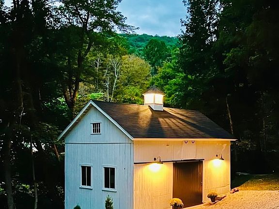 3rd image of 25 East Shore Road