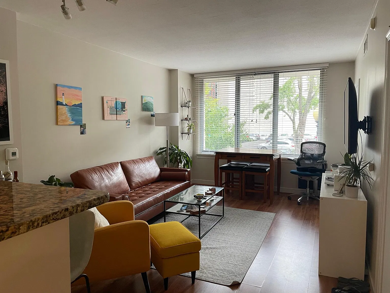 1 bed, 650 sqft, $2,400 — Photo 2