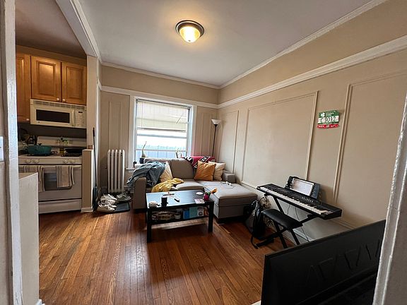 5th image of 679 W Wrightwood Ave APT 3N