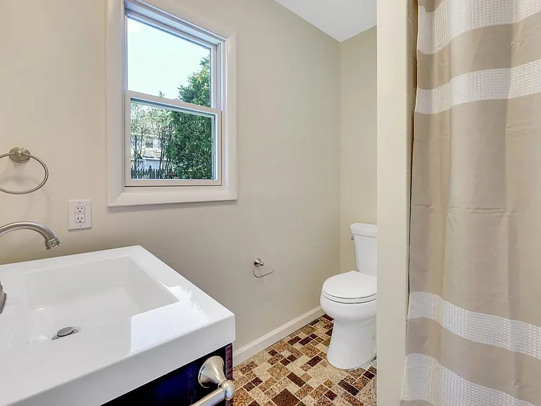 192 Maywood Ave — Photo 14