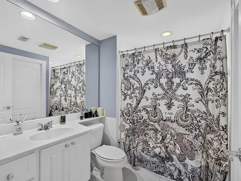 213 Barcelona Dr #213 — Photo 13