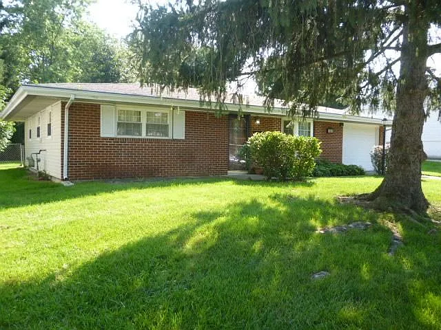 282 Imperial Dr photo 1