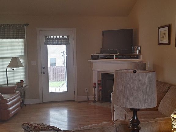 2nd image of 1048 Twin Oaks Blvd