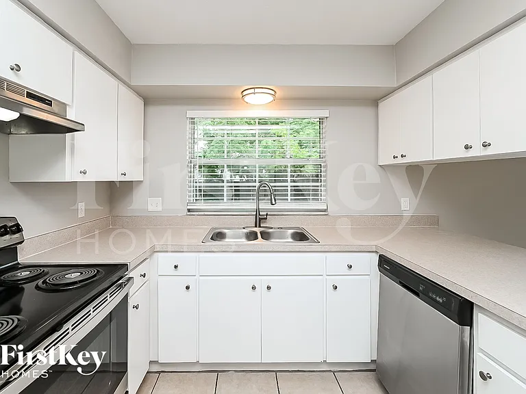 718 Kingswood Loop — Photo 6