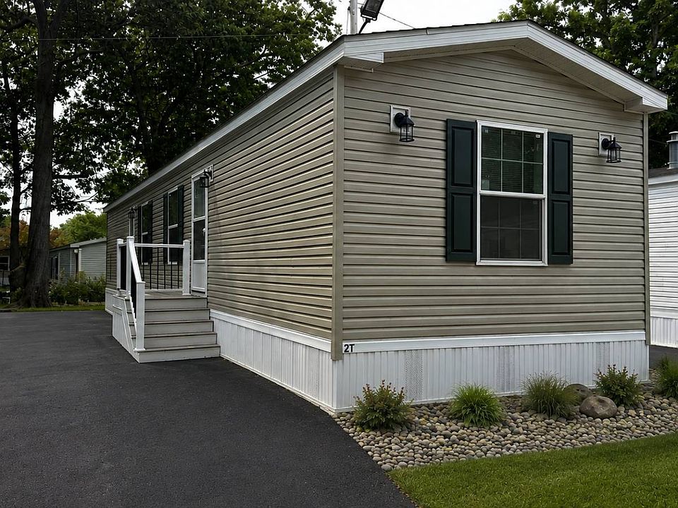 1st image of 2 Thornwood Ln