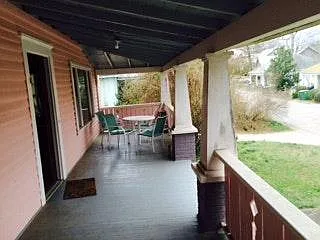 4 bed, 2.5 bath, 2700 sqft, $3,000 — Photo 2