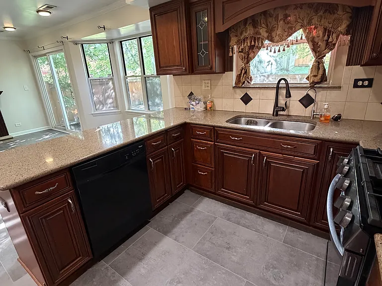 20 Sarahs Grove Ln — Photo 9