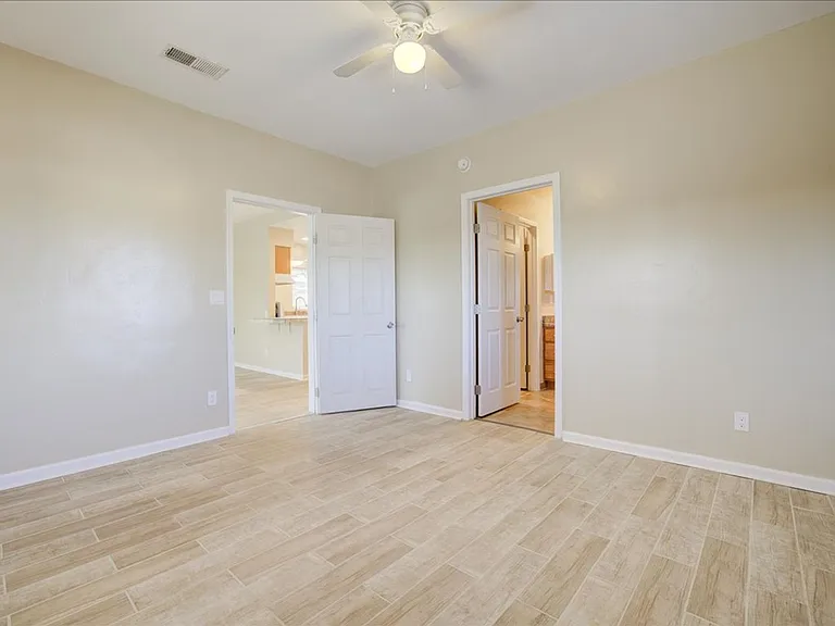 1421 N. Louis Ave — Photo 13
