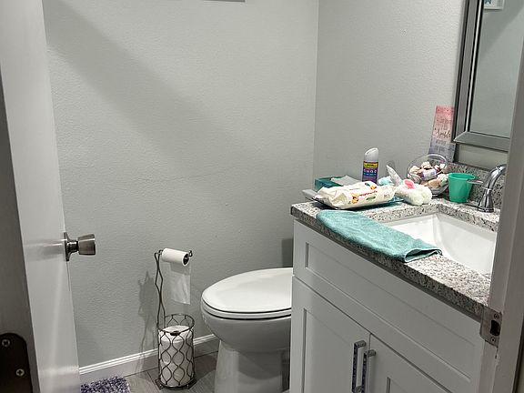 4th image of 203 Meadow Ln